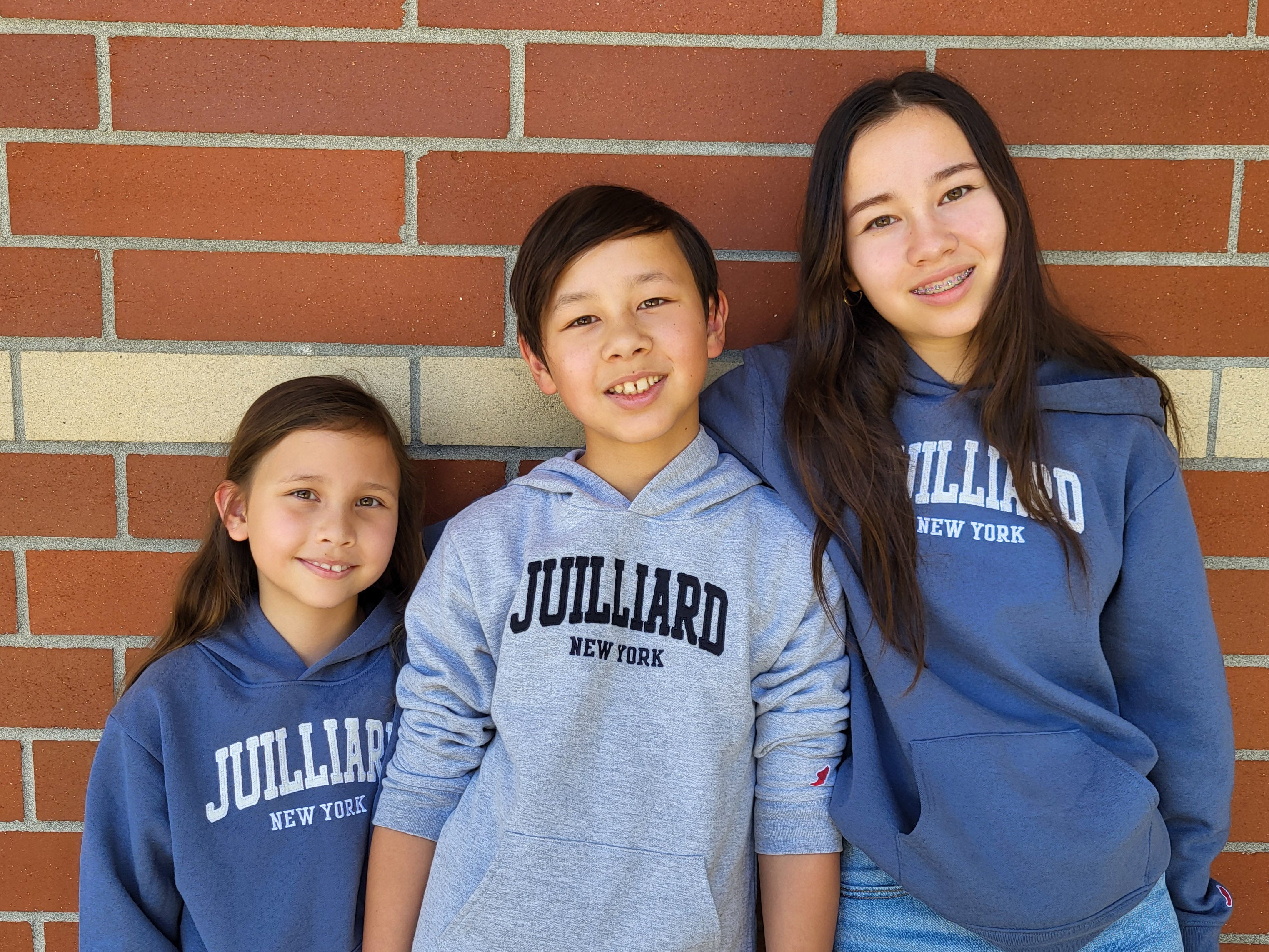 Sweatshirt: Juilliard New York Classic Hood YOUTH Gray/Denim